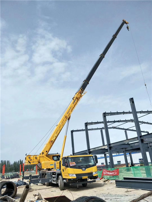 喀什超高层建筑钢结构吊装案例